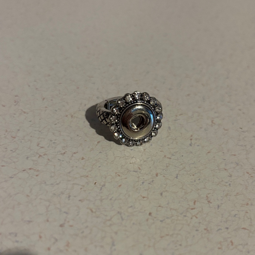 Elegant Silver and Rhinestone Snap Collection Ring